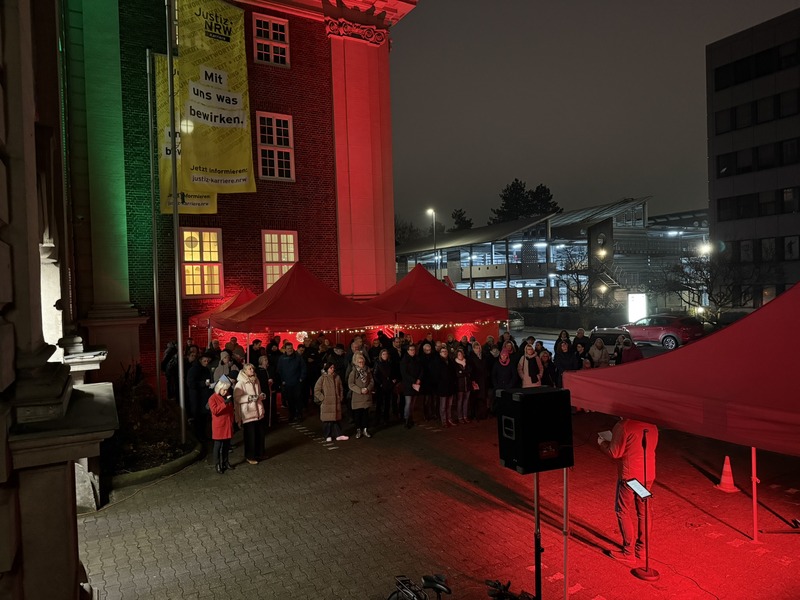 Eröffnung der Veranstaltung vor der Anstalt