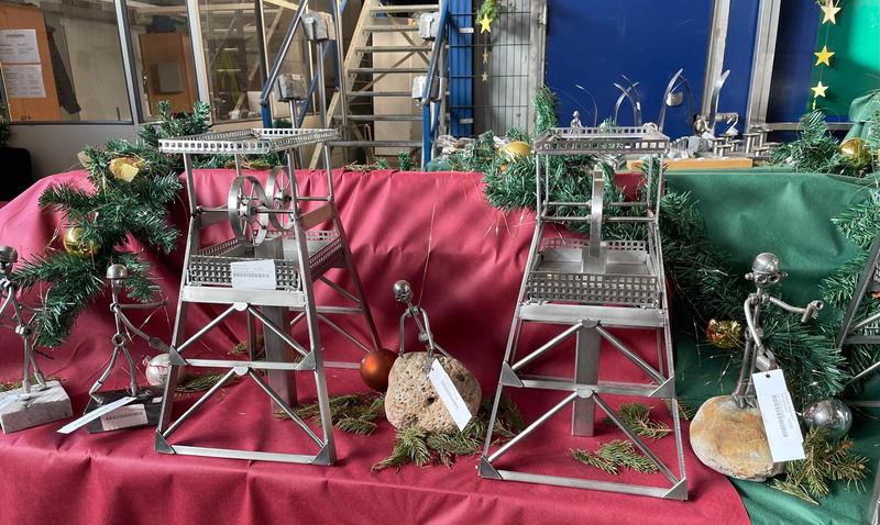 Das Angebot an Waren war sehr groß z.B. Zechenmodelle aus Metall