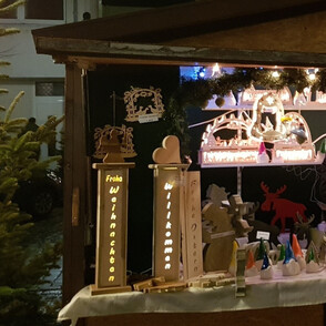 Weihnachtsmarkt in Werl Abends Stände beleuchtet