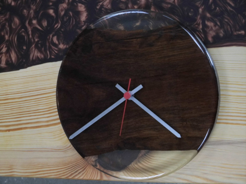 Wanduhr hergestellt durch Gefangene