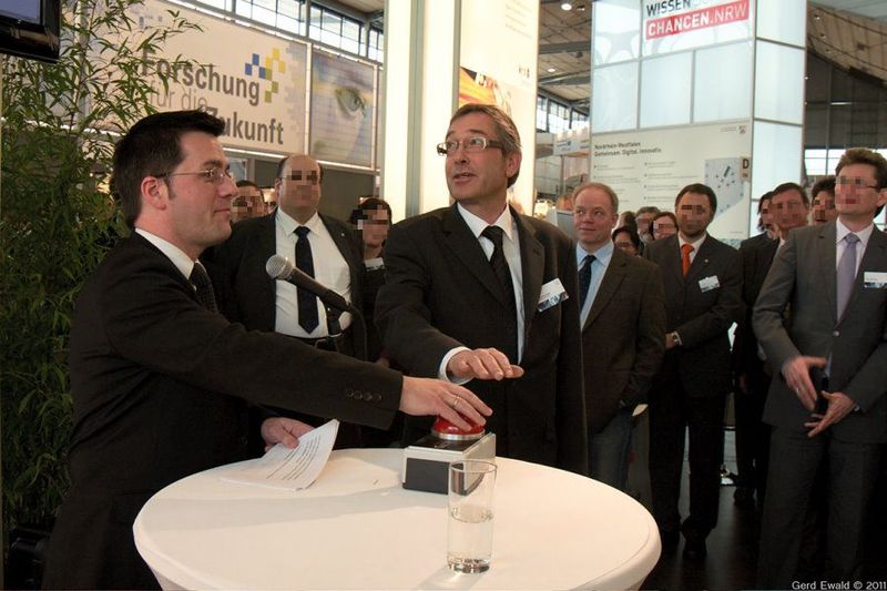 Thomas Kutschaty, Hans-Joachim Klein, Thomas Cieszynski bei der Freischaltung von www.knastkultur.de auf der CeBIT vom 28.02. - 05.03.2011 in Hannover.
