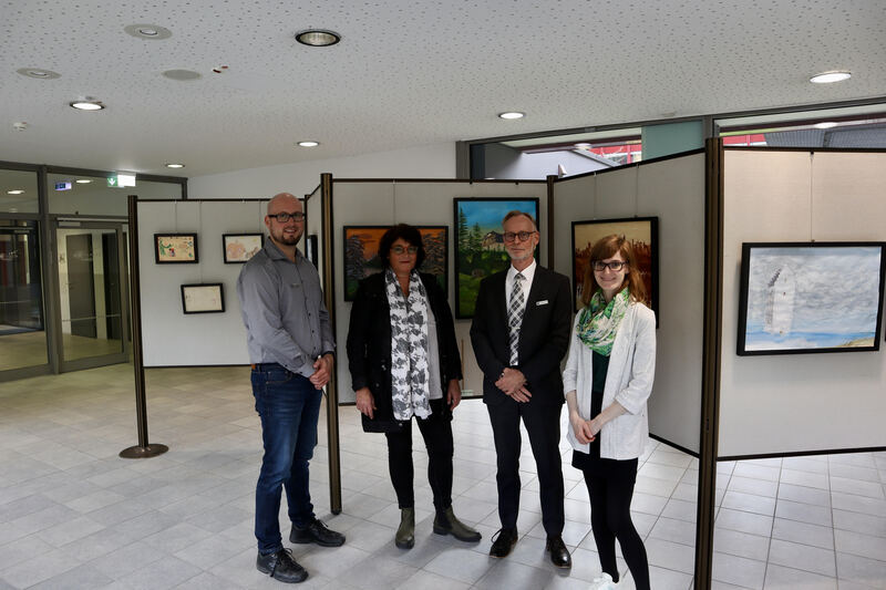 Sebastian Hunck, stellv. Pressesprecher,
Ariane Linßen, Oberlehrerin und Leiterin der Kunstgruppe Querbeet,
Ralf Schlichtenbrede, stellv. Anstaltsleiter,
Esther Cornelissen, Abteilungsleiterin
