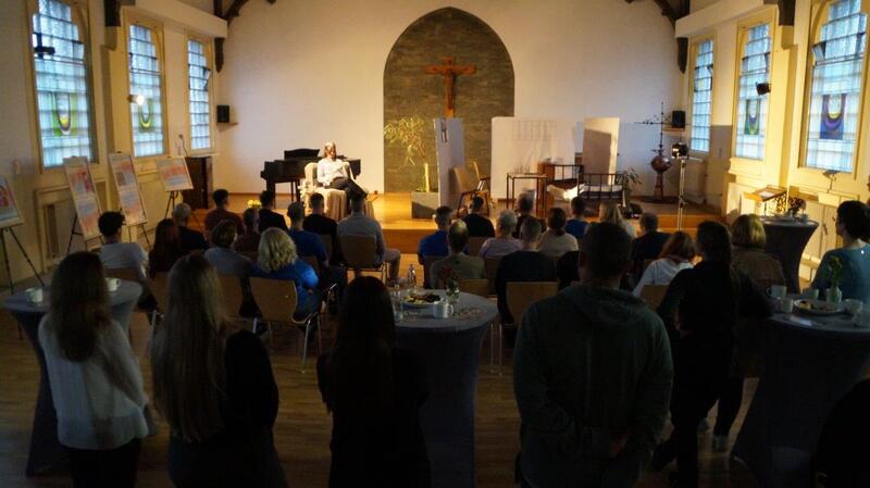 Lesung vor Publikum aus dem Märchenbuch