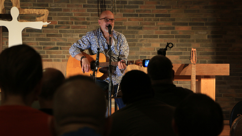 Rund 70 Gefangene wollten Paul Radau live erleben.