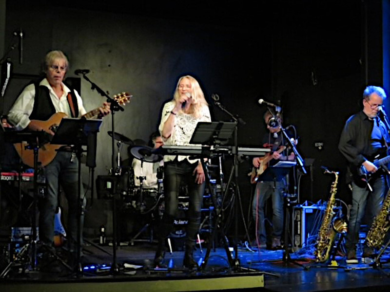 Die Band Sundayclub auf der Bühne