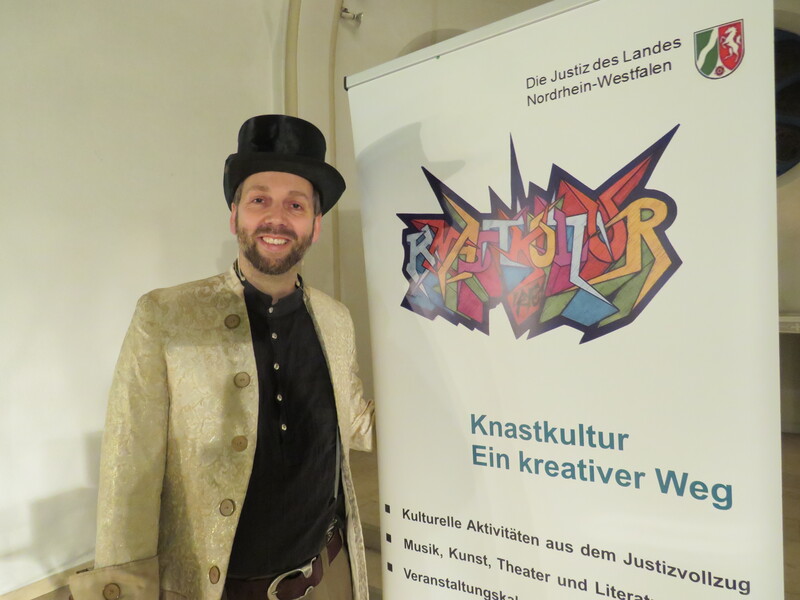 Zauberkünstler Dr. Lazarus in der Anstaltskirche der JVA Herford