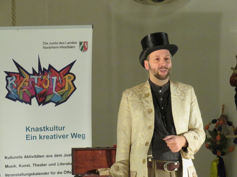 Zauberkünstler Dr. Lazarus in der Anstaltskirche der JVA Herford