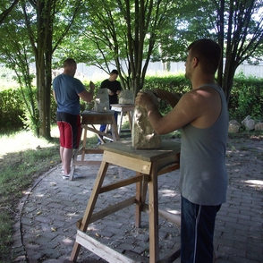 Gefangene im Steinbildhauer-Workshop