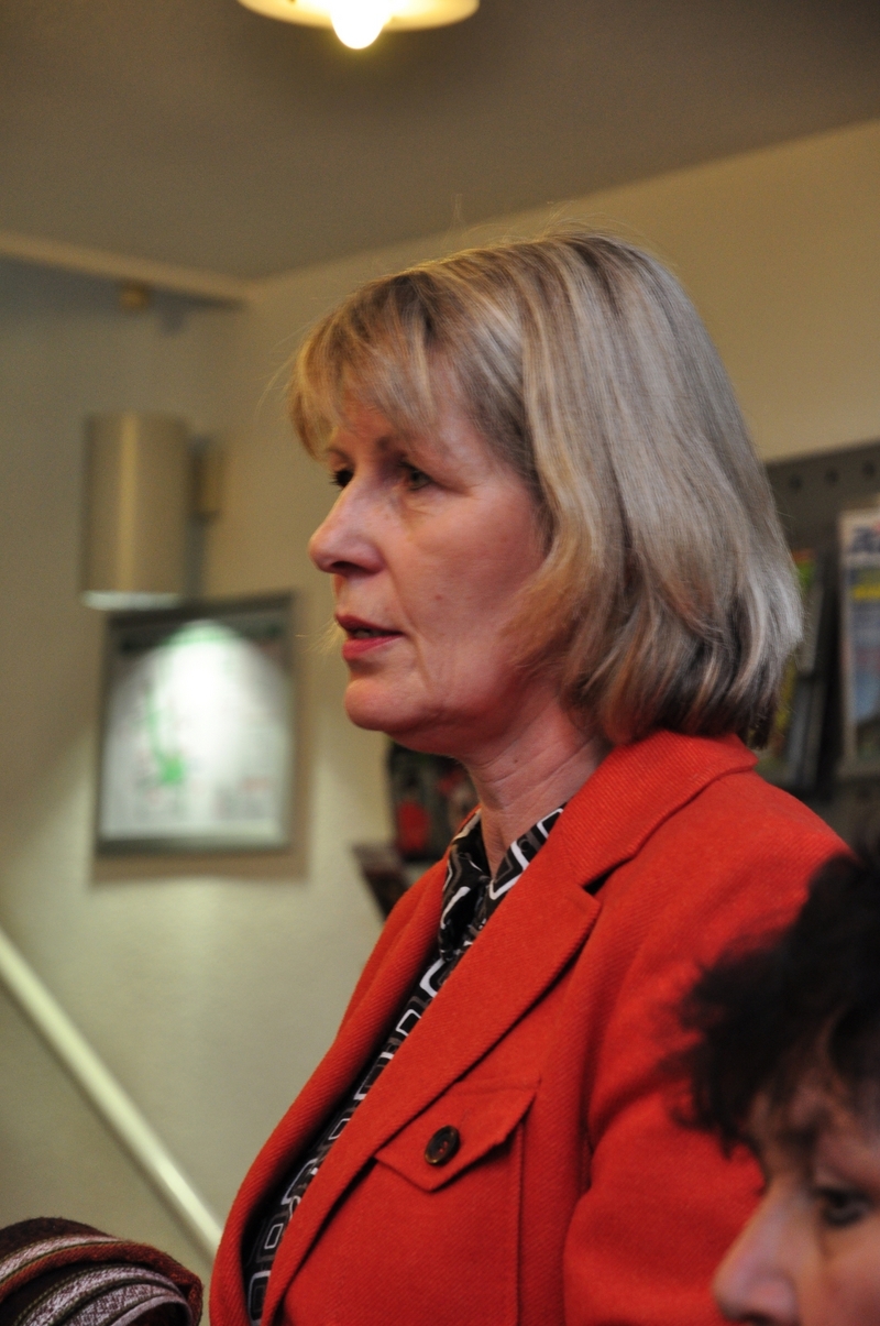 Bibliotheksleiterin_begrue__t_die_G__ste