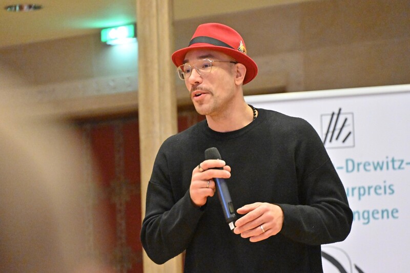 Maximilian Pollux vom SichtWaisen e.V. Schirmherr der diesjährigen Preisverleihung (Foto: Arne Houben)