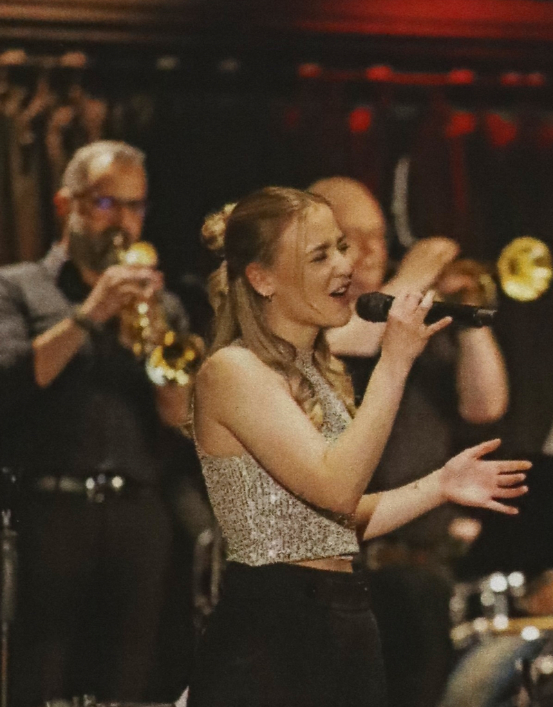 Finja Sellke (Gesang)