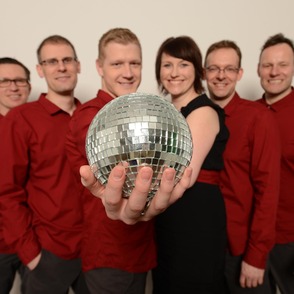 Groovejet Bandfoto mit Discokugel