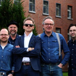 Die Band "Sam Cheanz" im Hof der JVA Siegburg