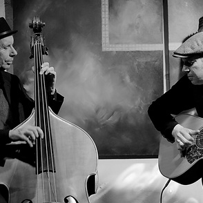 Duo "Almost Blue" beim spielen