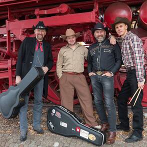 Bandfoto vor einer Dampflock