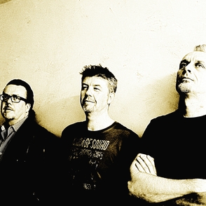 Gruppenbild der Band "No heart country" in SW mit Gelbf&auml;rbung