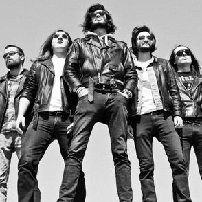 Gruppenbild von unten nach oben fotografiert in SW