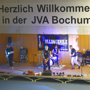 Rockband Rollingexile in der JVA Bochum auf der Bühne