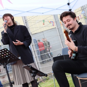 Jazzduo Merle B&ouml;wering und Donovan Tusk vom Verein &bdquo;Live Music Now&ldquo; aus K&ouml;ln
