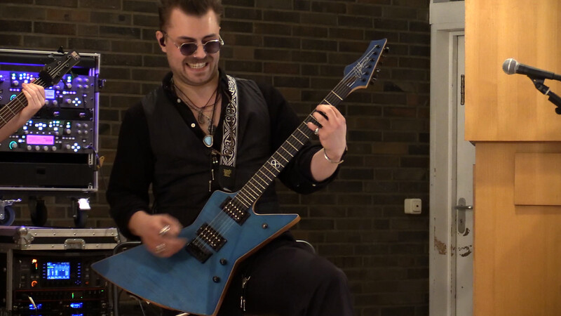 Die Band Lestronge  auf der Bühne in der JVA Siegburg