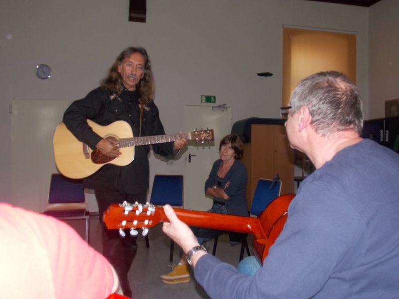 Peter Bursch gibt einen Gitarren Workshop in der SothA Gelsenkirchen