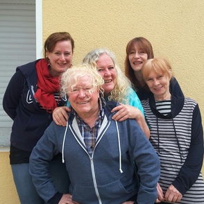 Gruppenbild im Freien des Ensembles "Spontanitäten"