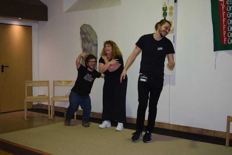 Improvisationstheater Spontanindustrie auf der Bühne