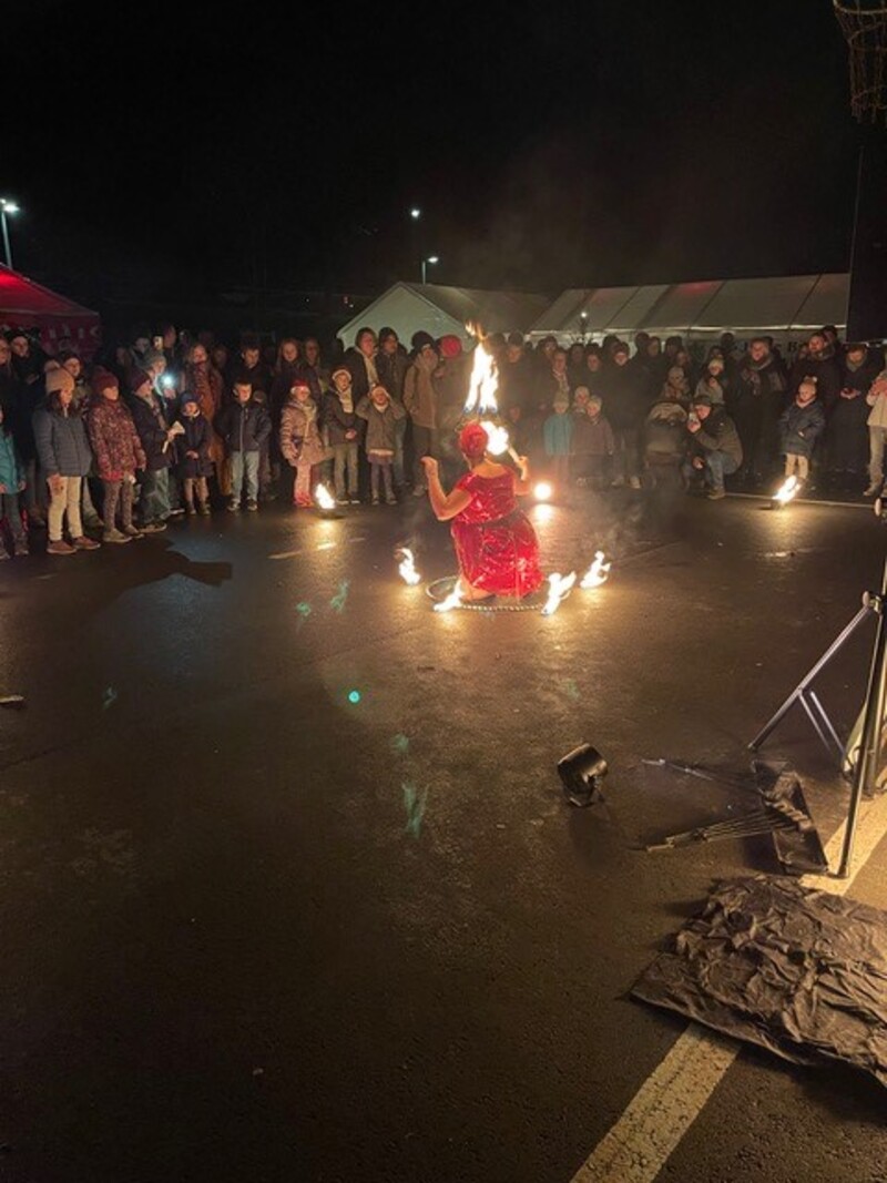 Feuershow auf dem Weihnachtsmarkt in Nachrodt-Wiblingwerde